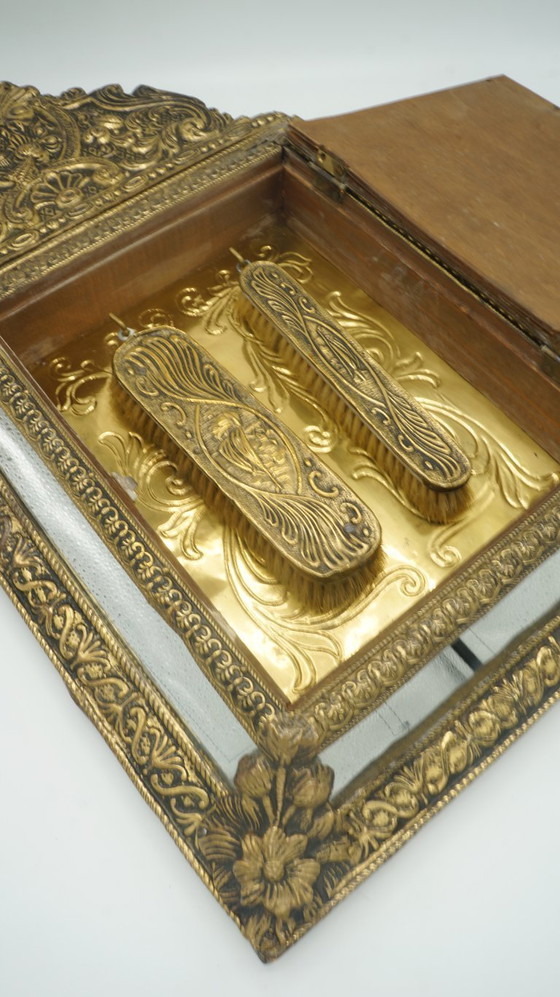 Image 1 of Niederländischer antiker, verzierter Messing-Galeriespiegel, Bürsten, Wandglas, Kupferschrank