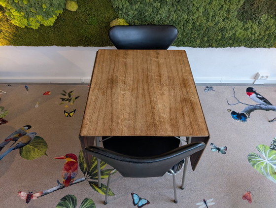 Image 1 of Tavolo Arne Jacobsen 3601 + 4 sedie Butterfly 3107 | Prima edizione