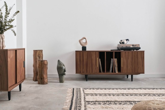 Image 1 of Aparador de nogal para TV O-S14