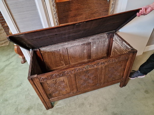 Oak blanket chest