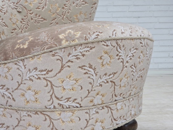 Image 1 of Fauteuil danois incurvé des années 1970, revêtement d'origine en velours vert clair/gris.