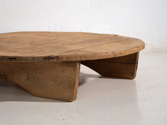 Rustic round cutting board table in solid wood – Central Europe, early 20th century – Coffee tables (photo 21 of 40)