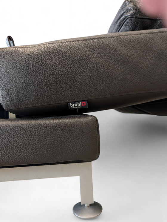 Image 1 of Sofá cama mediano de piel BRÜHL Moule