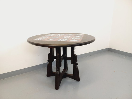 Image 1 of Table basse ronde modulable en table à manger “monte et baisse” vintage Guillerme et Chambron en chêne massif et céramique
