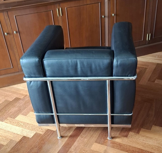 2 Cassina LC2 fauteuils Le Corbusier – Leer, Chroom (photo 4 of 7)