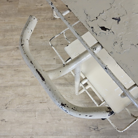 Image 1 of Chariot de service vintage en métal, grand format, pour hôpital, linge, soins infirmiers, thé ou boissons.