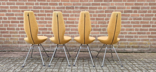 Chaises Stokke Varier Date : 4 jaunes et 2 vertes
