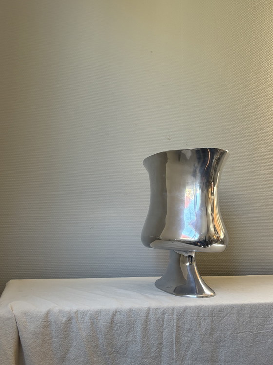 Image 1 of Vase ovale postmoderne vintage en métal argenté