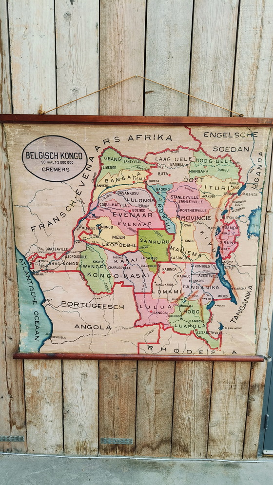 Image 1 of Antiguo mapa escolar antiguo pintado a mano Congo Belga Africa