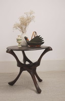 Vintage handgesneden ronde tafel van hardhout in Afrikaanse stijl, sculpturaal, inklapbaar bijzettafeltje