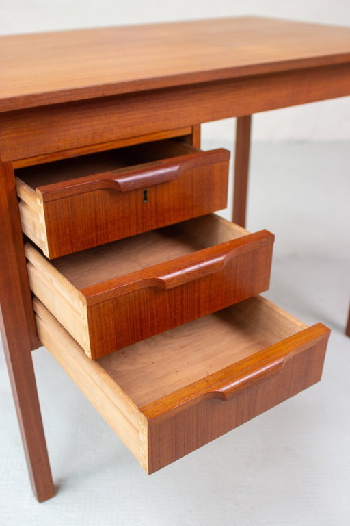 Scrivania vintage in teak, stile danese di metà secolo, anni '60.