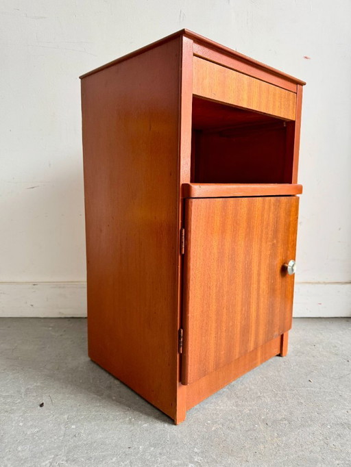 Comodino vintage con cassetto