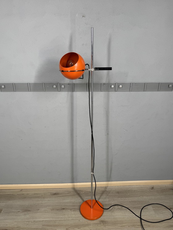 Image 1 of Lampada da terra vintage – Gepo / Gerda – paralume sferico in metallo arancione – design Space Age anni '70