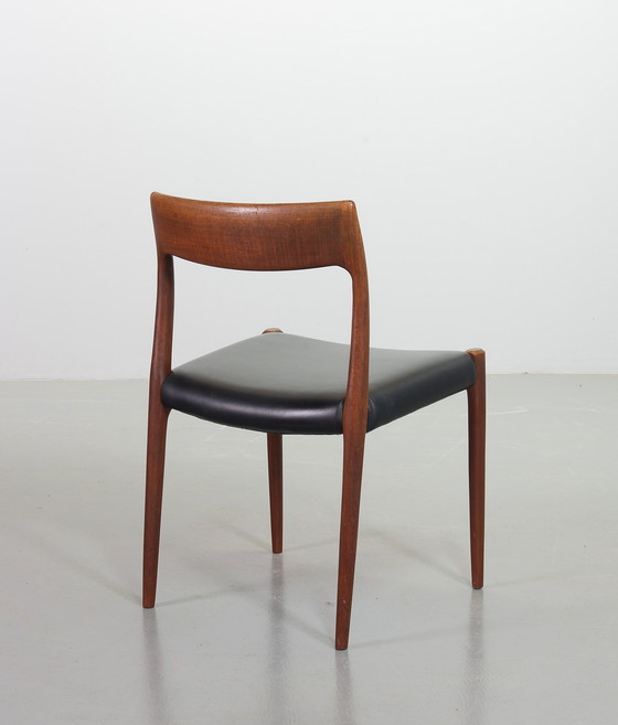 Image 1 of Chaises de salle à manger Niels Otto Moller en teck et cuir noir, modèle 77 - Lot de 4