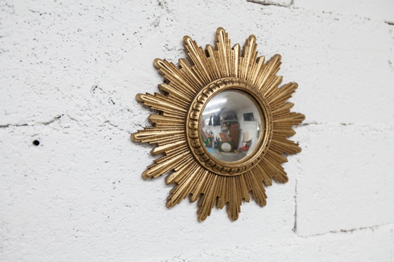 Image 1 of Vintage bolle spiegel uit de jaren 70 met heksenoogmotief en zonnestralenmotief.