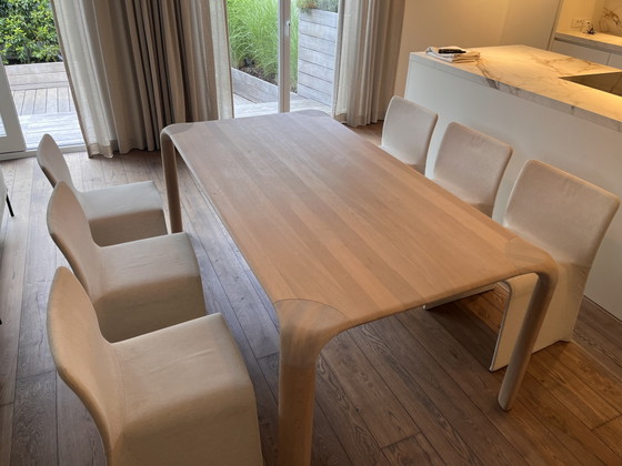 Image 1 of Solid oak design table with 6 Molteni chairs