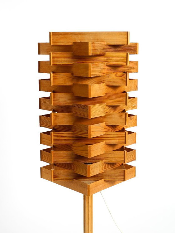 Image 1 of Grote, zeldzame vloer- of tafellamp uit de jaren 60 van grenenfineer — Scandinavische productie | Hoogte 120 cm