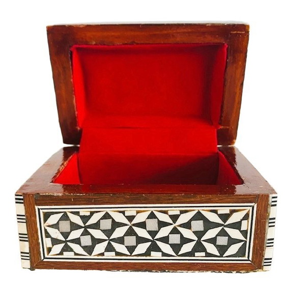 Image 1 of Vintage Khatam geometrische houten sieradendoos parelmoer inlegwerk hout 1970's