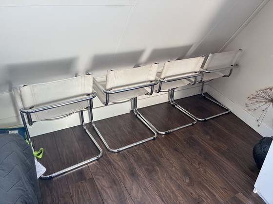 Image 1 of 4 (vier) Bauhaus - Marcel Breuer achtzig Stühle - Weißes Sattelleder