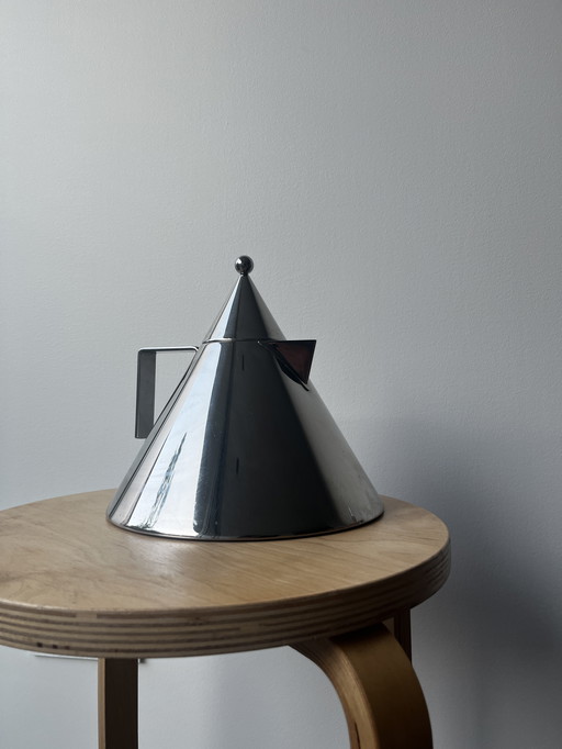 Bouilloire Alessi Il Conico par Aldo Rossi
