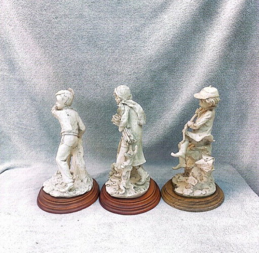 Ensemble de 3 statues de Capodimonte, vintage, en bon état – beeldhouwkunst, Porcelain, Wood (photo 2 of 8)