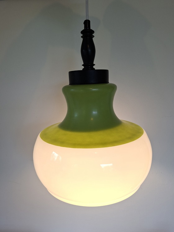 Image 1 of Belle lampe opaline vintage verte et blanche