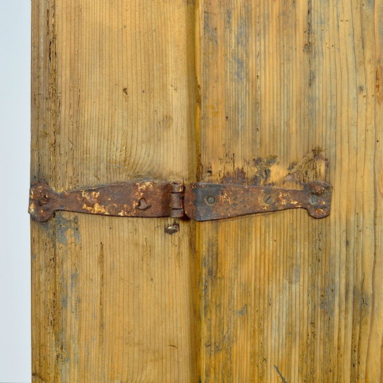 Rustikaler Kiefernschrank, um 1920 – Schränke, Iron, Wood (photo 10 of 11)
