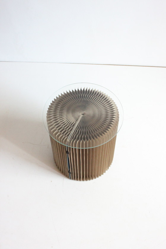 Image 1 of Tavolino pieghevole in cartone con piano in vetro, anni '70