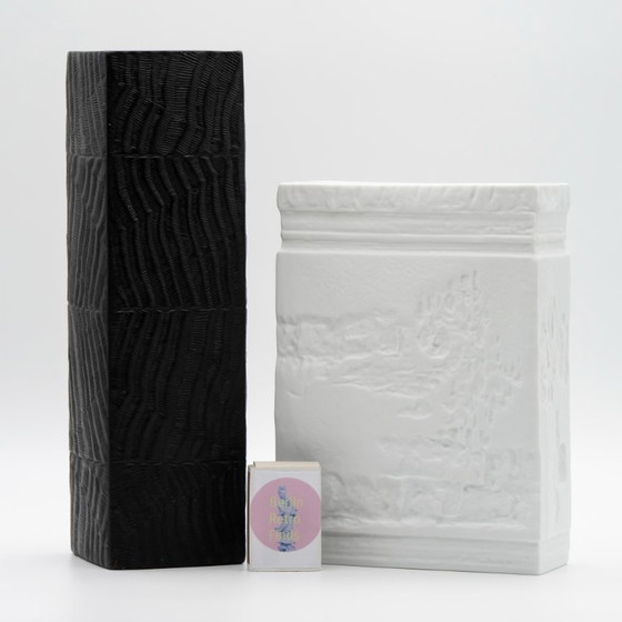Image 1 of Martin Freyer Rosenthal Bisque Porcelaine Noire & Witte Vaas Duo OP-ART Reliëf