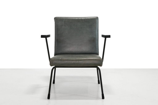 Sillón modernista holandés Gispen 1401 de Wim Rietveld en cuero verde – fauteuils, Leather, polished steel (photo 2 of 6)