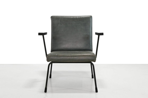 Sillón modernista holandés Gispen 1401 de Wim Rietveld en cuero verde – Sillones, Leather, polished steel (photo 2 of 6)