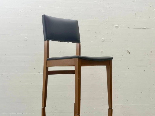 Houten stoelen uit het midden van de 20e eeuw met zwarte bekleding, jaren 60. – eetkamerstoelen, Wood (photo 2 of 14)