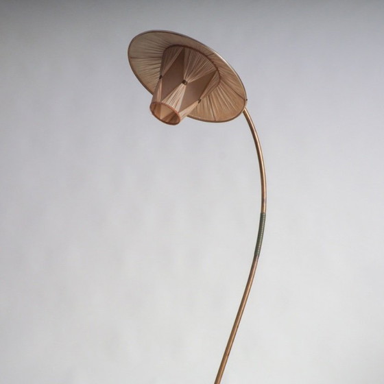 Image 1 of Lampadaire des années 50 avec un magnifique abat-jour