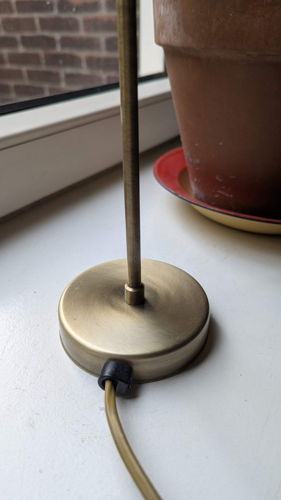 Lampada da tavolo in ottone con paralume a tulipano in vetro smerigliato, Lampade da tavolo, Dorato (foto 3 di 8)