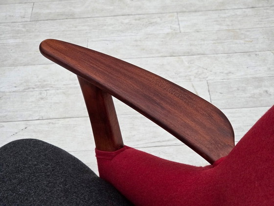 Image 1 of Fauteuil de conception danoise des années 1960, retapissé en laine d'ameublement.