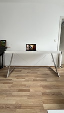 Designer-Schreibtisch in Chrom und Weiß - 150×70 cm, modern und minimalistisch