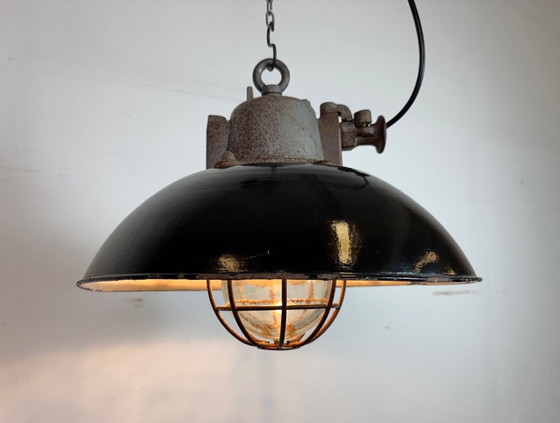 Image 1 of Lampada a sospensione industriale a gabbia in ghisa e smalto nero, anni '60