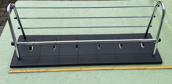 Image 1 of Seltene, ikonische Wandgarderobe aus den Sechzigerjahren | Verchromtes Rohrgestell | Sammlerwert & Museumszustand