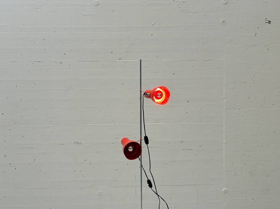 Image 1 of Minimalistische, futuristische vloerlamp van metaal uit de jaren 70.