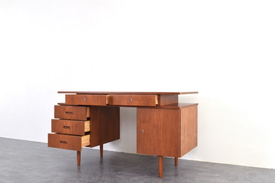 Escritorio de teca de mediados de siglo, década de 1960. – Wood (photo 13 of 18)