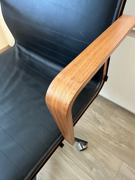 Bulo Vincent Van Duysen black office chair with wooden armrests, Bulo - design by Vincent Van Duysen, Leather (photo 7 of 11)