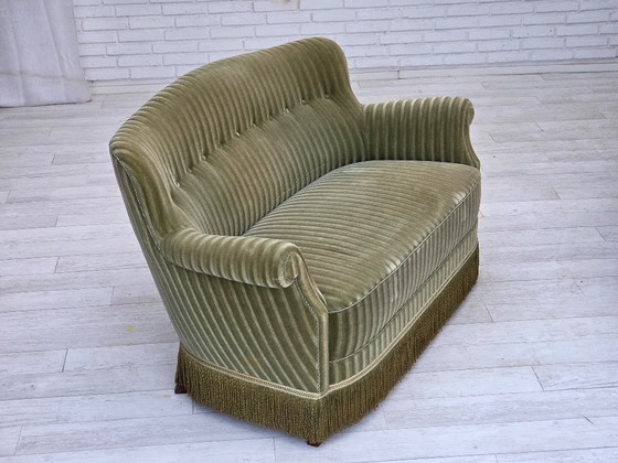 Image 1 of Jaren 60, Deense 2-zitsbank, origineel meubelvelours, beukenhout.