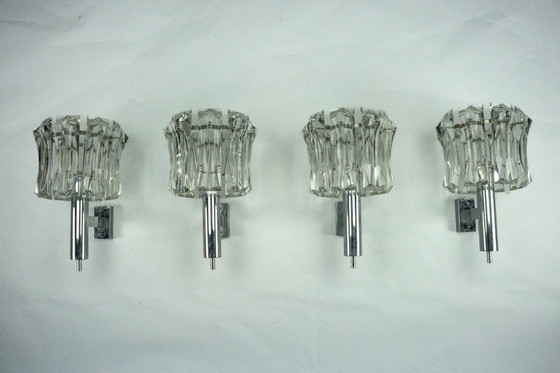 Image 1 of Ensemble de quatre grandes appliques en verre de Murano et en laiton chromé, Italie, années 1960.