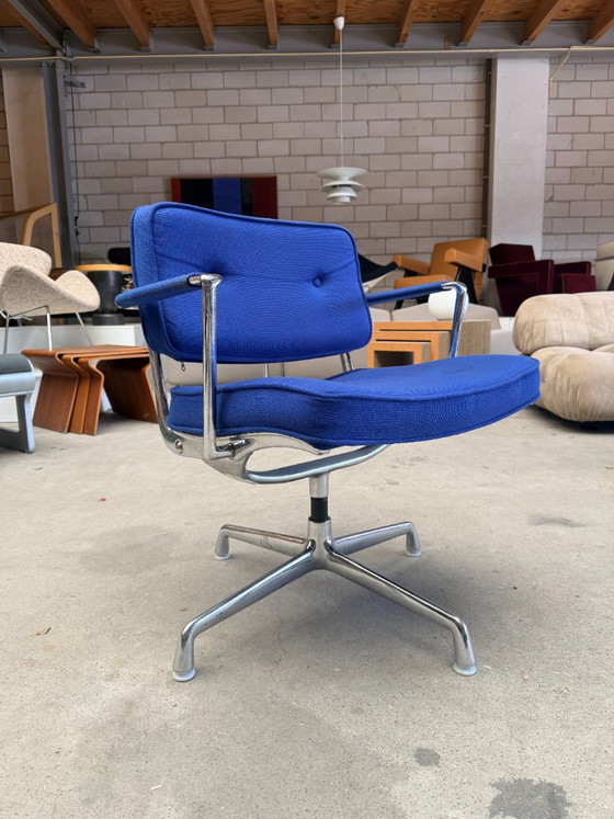 Sedia intermedia Herman Miller ES102 di Charles & Ray Eames (disponibilità: 6) – Poltrone, Chrome, Textile (photo 2 of 17)