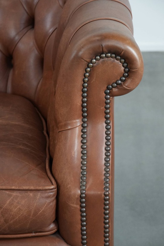 Image 1 of Poltrona Chesterfield in pelle in stile inglese con borchie decorative
