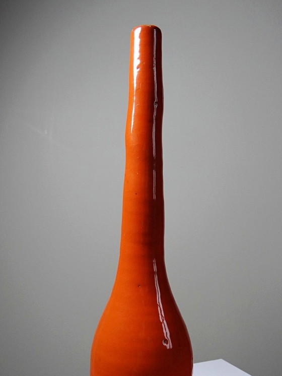 Image 1 of Pied de lampe bouteille décorative poterie émaillée orange vif mid-century