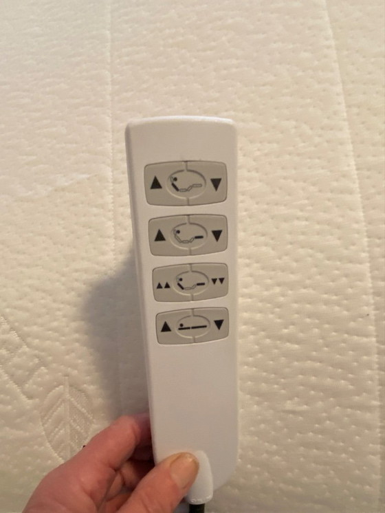 Image 1 of lit à hauteur variable de luxe « aspect sommier à ressorts »