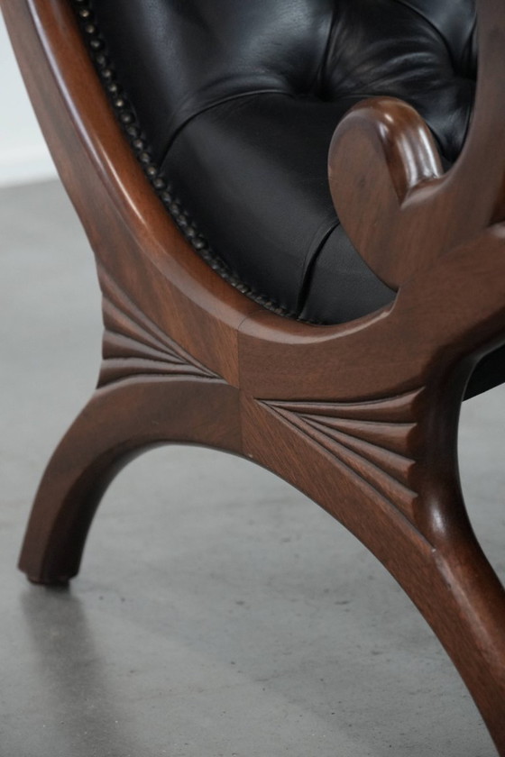 Image 1 of Poltrona Chesterfield in pelle di vacchetta nera, classica e confortevole, in buone condizioni