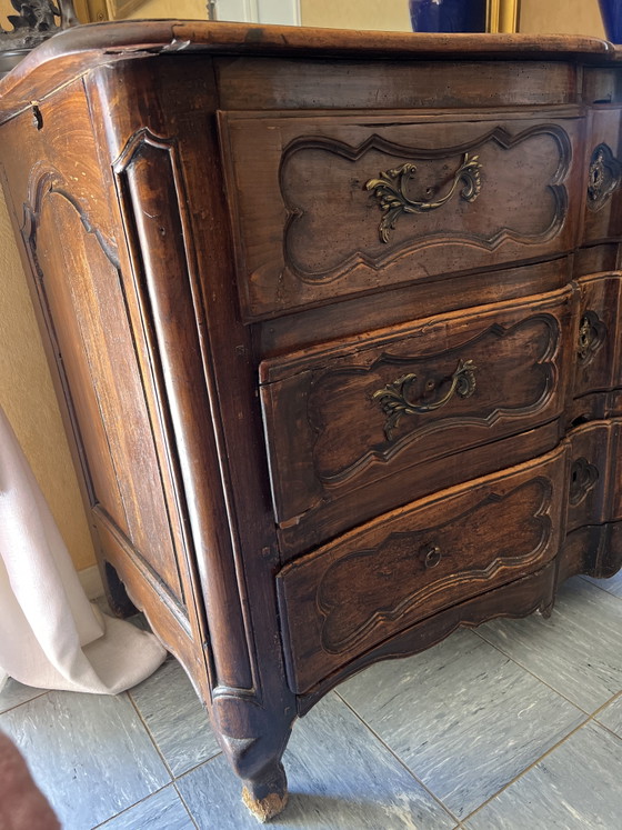 Image 1 of Antieke houten commode in Lodewijk XV-stijl met 3 laden.
