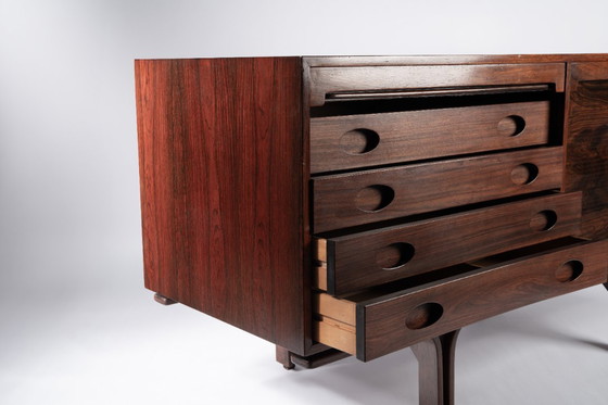 Image 1 of Aparador de palisandro diseñado por Gianfranco Frattini para Bernini, Italia, década de 1960.